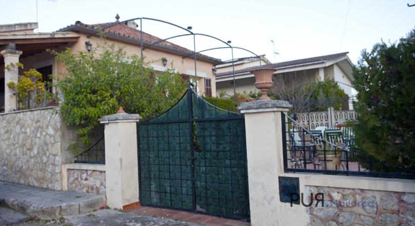 Mancor de la Vall. At the foot of the Tramuntana. A townhouse. Very good price / performance ratio.