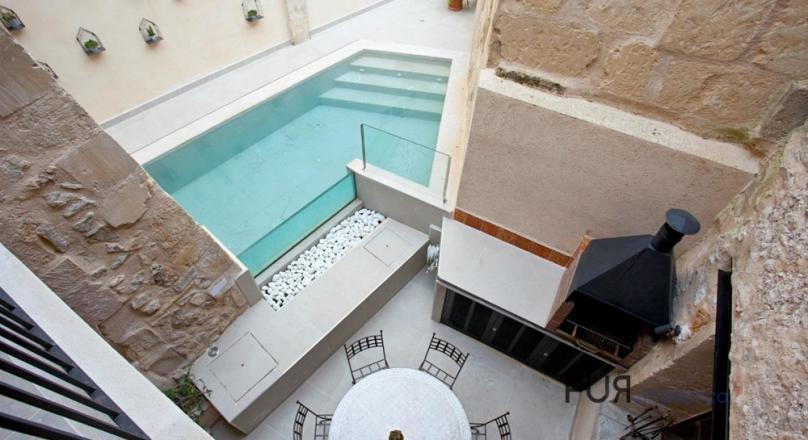 Pollenca. The most beautiful city in the north. Many say. A mansion there. In the middle. The finest