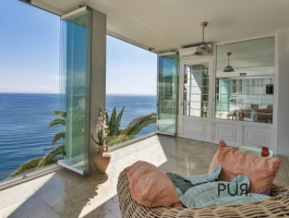May it be a bit of sea? Cala Vinyes. Lots of space. A lot of sea. Direct sea access.