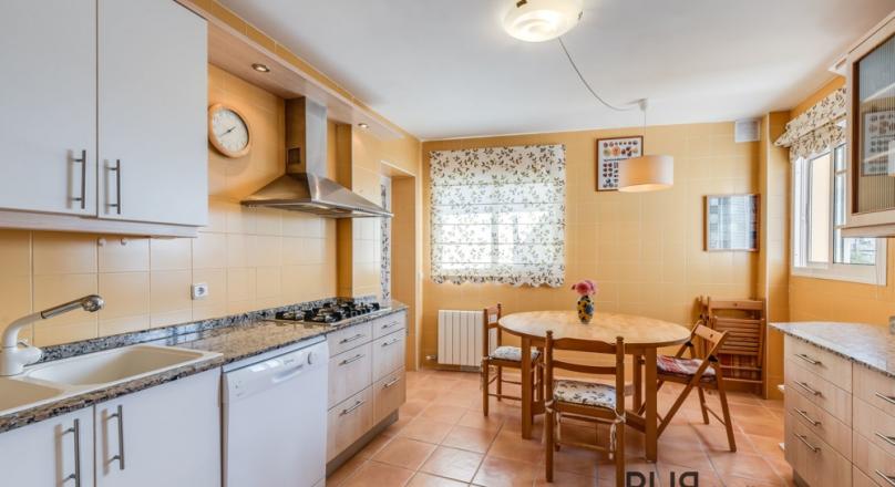 Son Veri Nou. Large apartment. With roof terrace. And views over the bay of Palma.