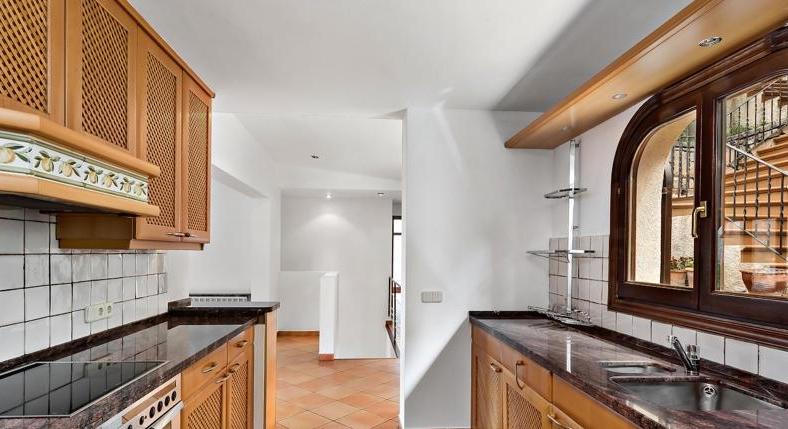 Villa in the northeast. Canyamel. With a lot of space. And small price.