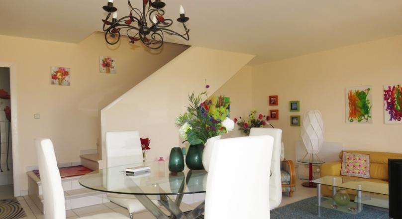 Santa Ponsa. Duplex. With ocean view. And really. In a well-kept complex.
