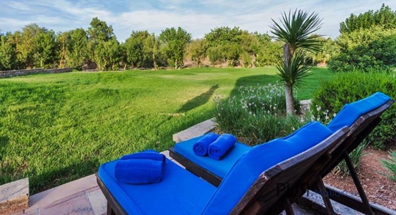 5-star country hotel, 21 rooms / suites, large SPA with indoor pool. 20 minutes to Palma! 