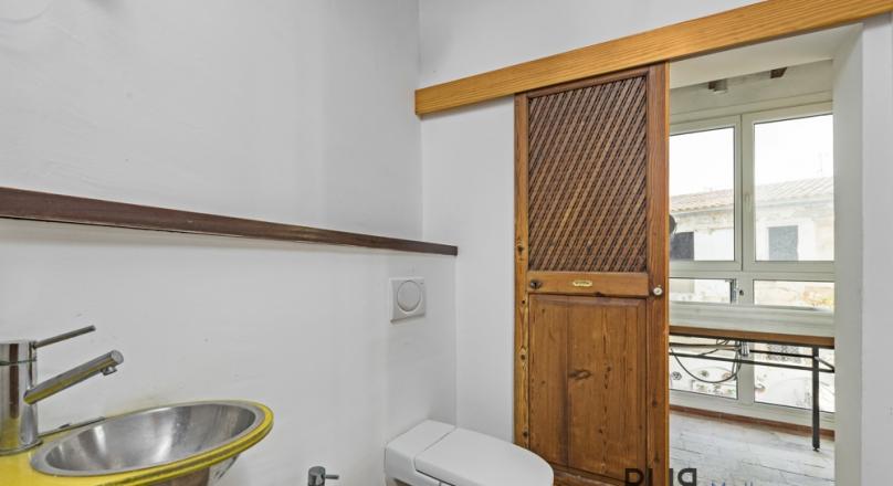 Santa Catalina. In the middle. A typical house. A typical apartment. Just lost.