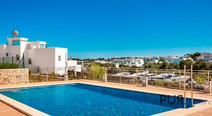 220.000, -. For a just finished new building. Just above the harbor. Cala d'Or.