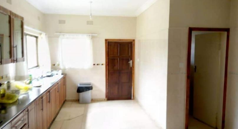 Three bedrooms flats for rent