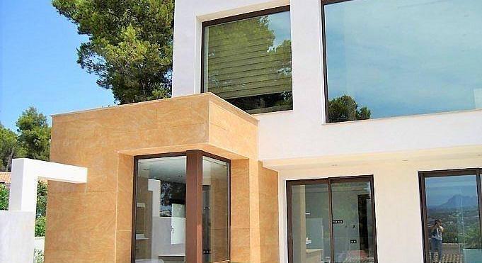 Modern luxury villa in Pla de Mar in Moraira | White shore