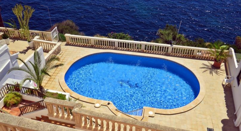 Very first line. Access to the sea. You can't do more in the southwest. For this price.