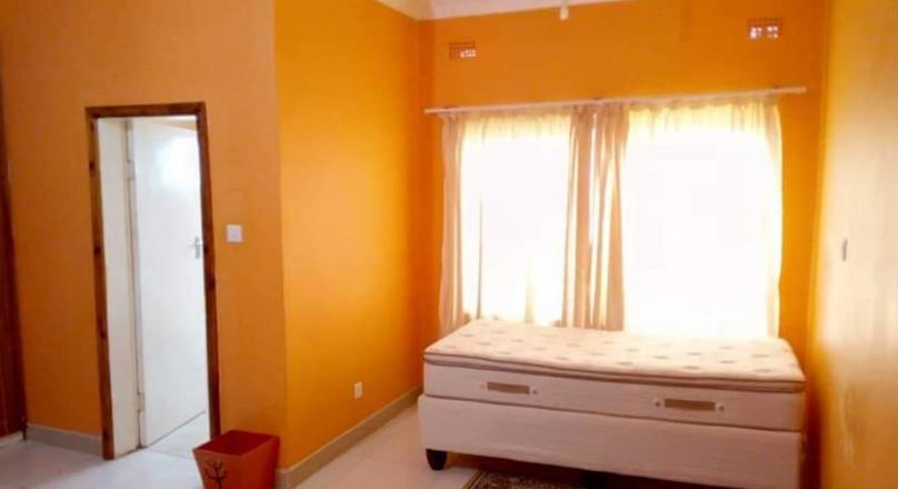 Three bedrooms flats for rent