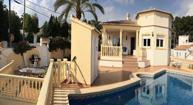 Villa en venta con vistas al mar en Moraira