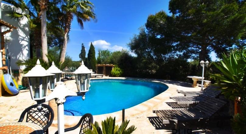 Villa with turrets. Sea-view. With separate guest apartment.