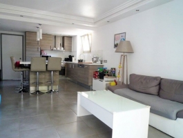 Apartment - Sale 2 rooms with terrace not overlooked