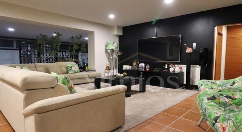 LUXURY PROPERTY WITH POOL AND GARDEN, FOR SALE, IN PÓVOA DE VARZIM