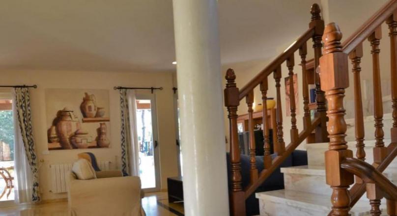Beautiful detached house with private pool and wine cellar