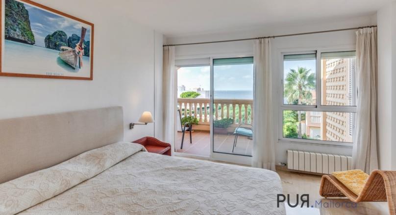 Son Veri Nou. Large apartment. With roof terrace. And views over the bay of Palma.