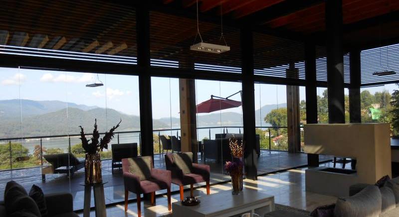 Hermosa casa con vista al Lago