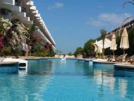 Cozy furnished studio of 42 sq.m. in a complex on first sea line. 