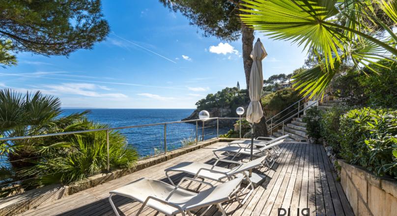 Cala Vinyes. First sea line. Direct sea access. Apartment with a wow view.