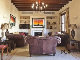 An investment with fun. City hotel. With restaurant.and bar. Correct mallorquin. And stylish.