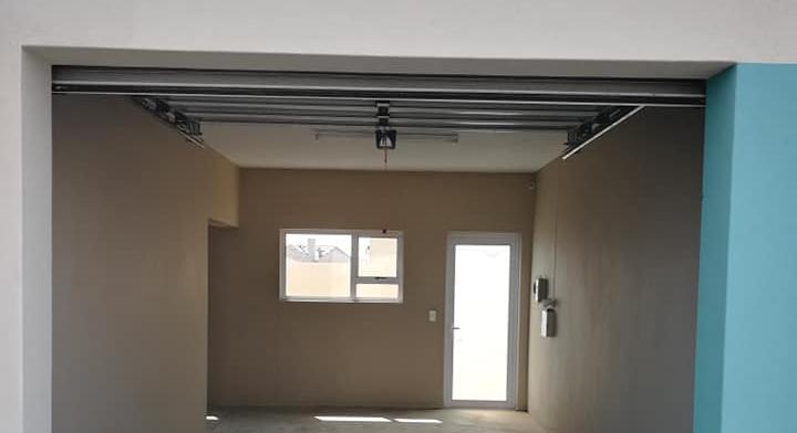 First class newly built house, with one bedroom flat.