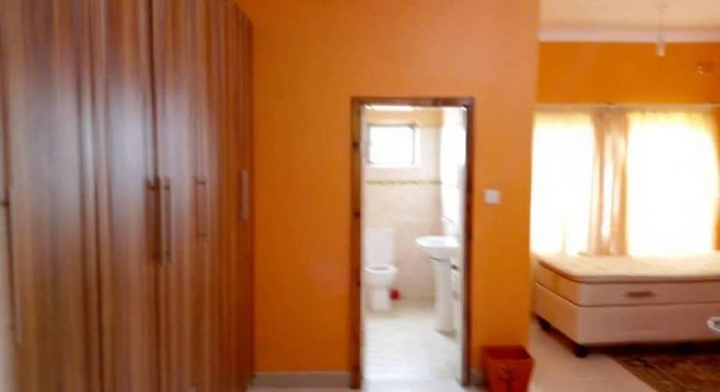 Three bedrooms flats for rent
