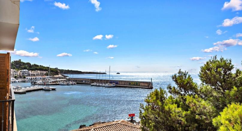 Cala Ratjada. Large penthouse. Right on the harbor. Sea view.