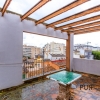 Santa Catalina. 3 floors. Renovated inside. Living in the middle of the hip district. With sea view.