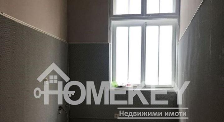 EXCELLENT LOCATION! SPACIOUS ROOMS!