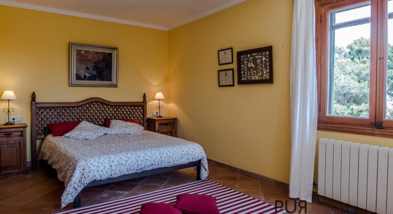 Bright villa with pool and private olive groves.