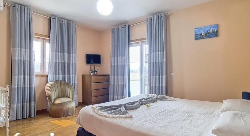 MIXED-USE BUILDING FOR SALE