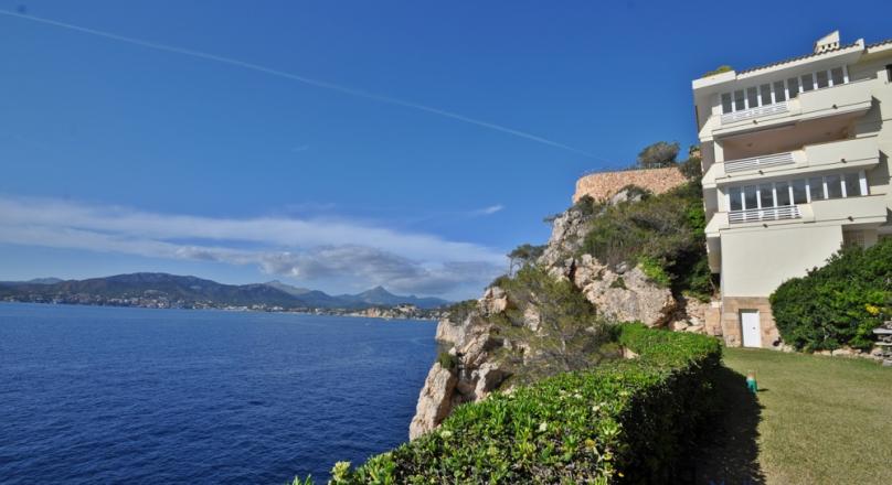 Santa Ponsa. Sea view PUR. Apartment. First sea line.