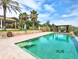 Not just for horse lovers. Arta. Finca. Horse stable. Riding arena. Fenced plot.