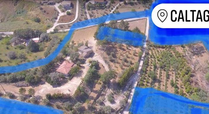 Villetta + Rustico + Land (16,000 sq.m.) In the district of S. Marco Nanfro in Caltagirone