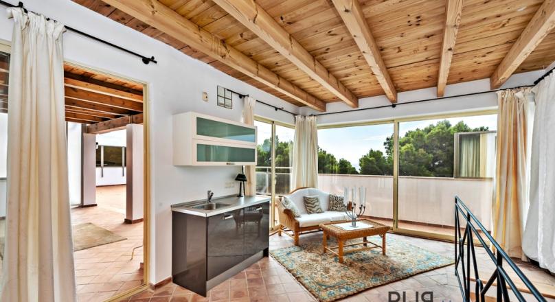 Cala Ratjada. Large penthouse. Right on the harbor. Sea view.