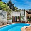 Villa in the northeast. Canyamel. With a lot of space. And small price.