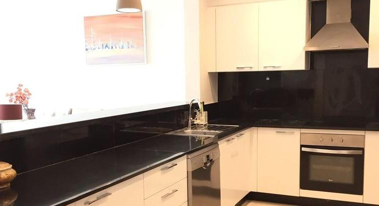 Sea View 2 Bedroom Apt In Reef Island