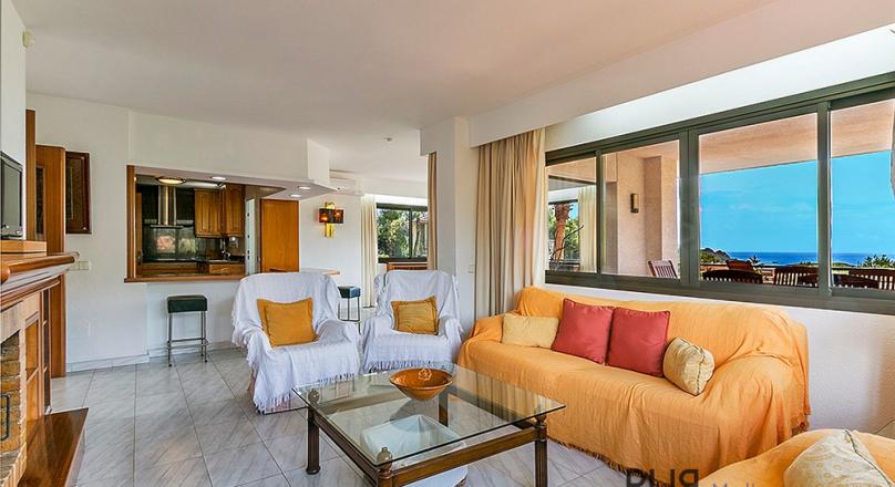 Sea views. Villa. Santa Ponsa. Move in.