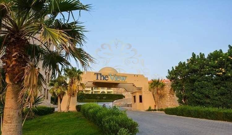 For sale apartment overlooking the sea and pool