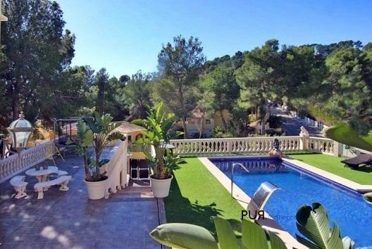 Mondain, as new, fully equipped villa with many extras