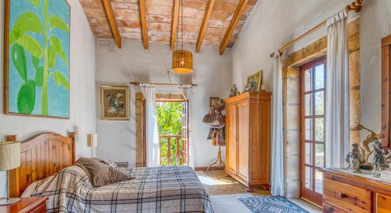 Naturstein-Finca in Son Carrio