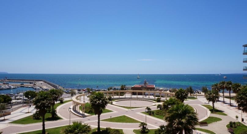 At the city entrance of the Capitale. Portixol. And a stone's throw to the old town.