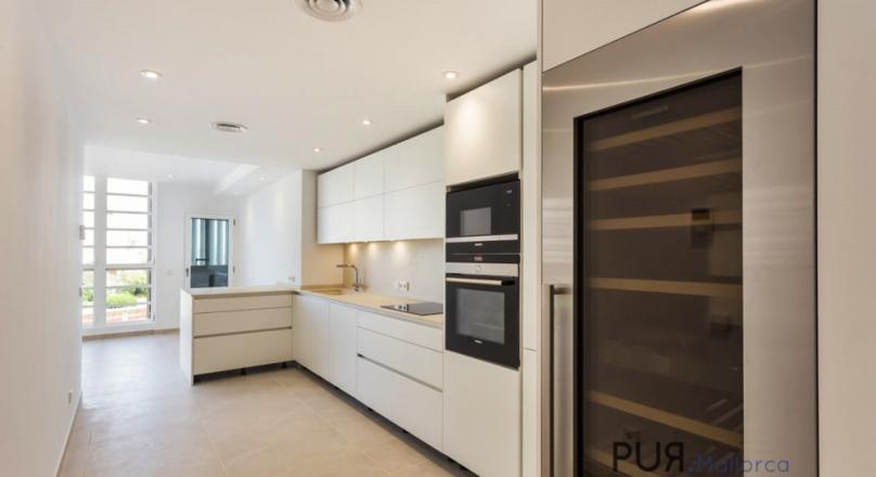 Portixol. Location. Location. Location. 1aa. The best that Palm has to offer. With frontal sea view.