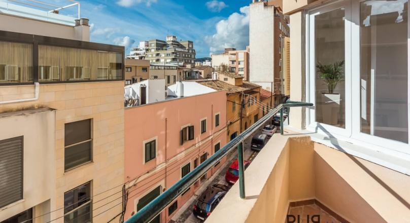 Fancy. Newly renovated. And right in the middle. Not just there. In Santa Catalina.
