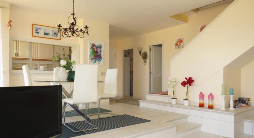 Santa Ponsa. Duplex. With ocean view. And really. In a well-kept complex.