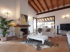 Finca with guest house and much brightness. In 20 minutes on the Paseo in Palma.