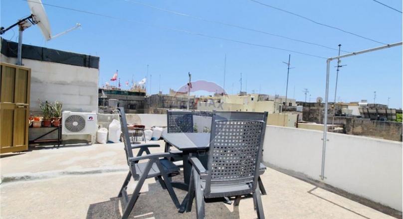 ZEJTUN - New on the market comes this beautifully converted two bedroom