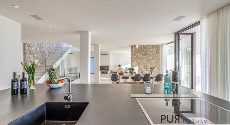 Bendinat. Large new villa with panoramic views. Of course across the sea.