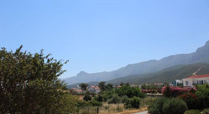 Girne, Edremit Bölgesin'de Satılık 3+1 Yüzme Havuzlu Villa.