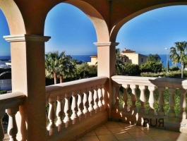 Semi-detached house with views over the bay of Palma. Best location. Fast in Palma and at the airport.