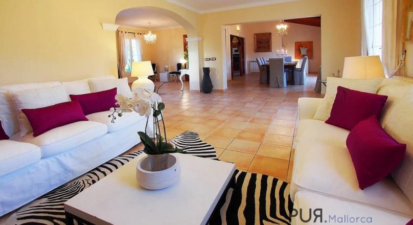 Finca with guest house. Holiday rental license. And really crazy.